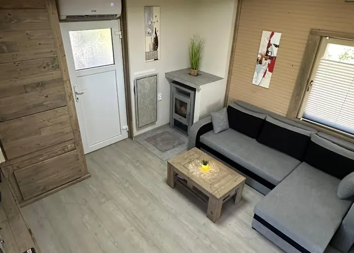 Mocvirski Tulipan Chalet Ljubljana