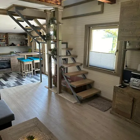 Chalet Mocvirski Tulipan Lubiana