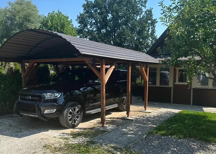 Chalet Mocvirski Tulipan Lubiana